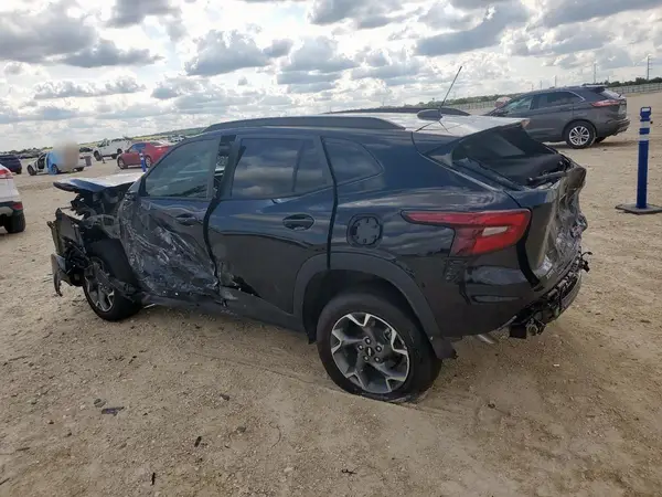 KL77LHEP2SC217381 2025 CHEVROLET TRAX - Image 2