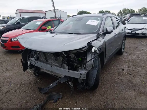 KL77LHEP2SC220023 2025 CHEVROLET TRAX - Image 2