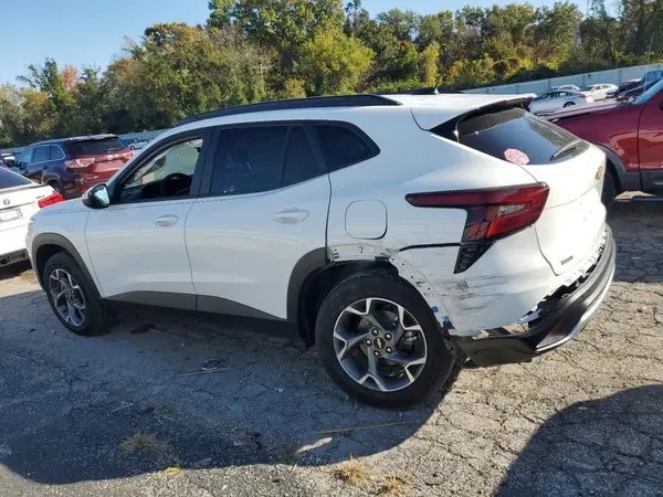 KL77LHEP2SC220619 2025 CHEVROLET TRAX - Image 2