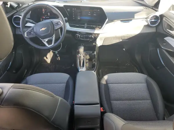 KL77LHEP2SC220619 2025 CHEVROLET TRAX - Image 8