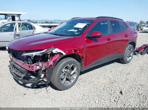 KL77LHEP2SC220684 2025 CHEVROLET TRAX - Image 2
