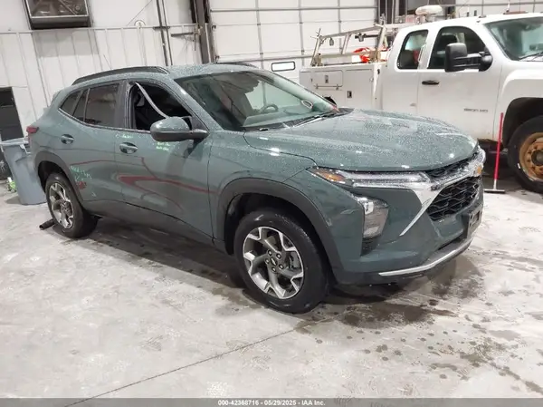 KL77LHEP2SC221818 2025 CHEVROLET TRAX - Image 1