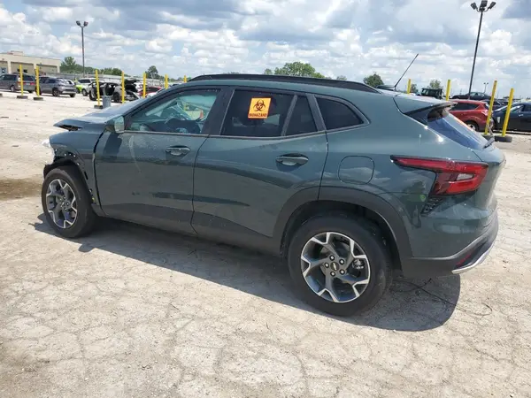 KL77LHEP2SC223424 2025 CHEVROLET TRAX - Image 2