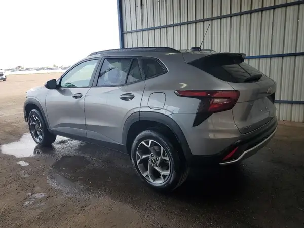 KL77LHEP2SC226694 2025 CHEVROLET TRAX - Image 2