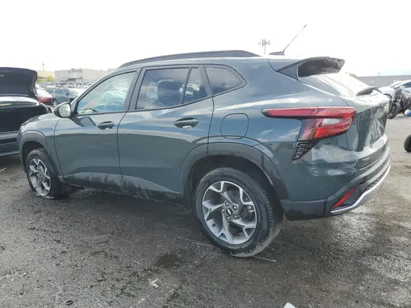KL77LHEP2SC226968 2025 CHEVROLET TRAX - Image 2