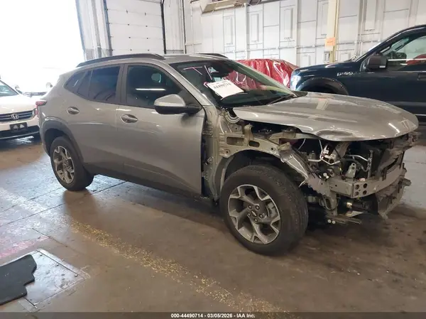 KL77LHEP2SC231247 2025 CHEVROLET TRAX - Image 1