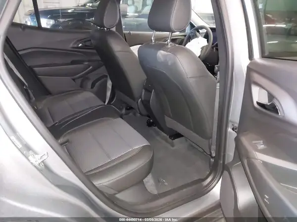 KL77LHEP2SC231247 2025 CHEVROLET TRAX - Image 8