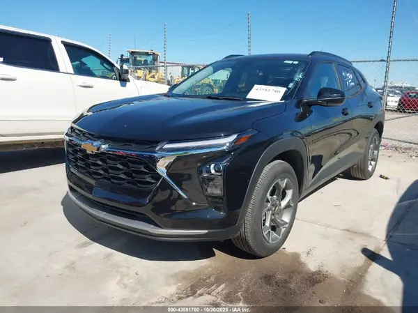 KL77LHEP2SC232284 2025 CHEVROLET TRAX - Image 2