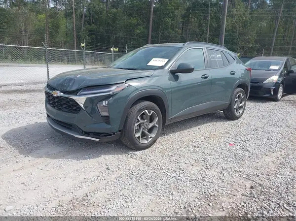 KL77LHEP2SC233712 2025 CHEVROLET TRAX - Image 2