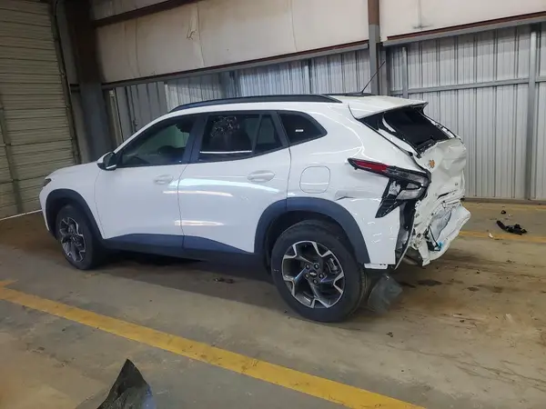 KL77LHEP2SC235265 2025 CHEVROLET TRAX - Image 2