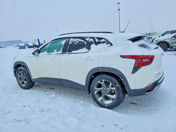 KL77LHEP2SC243463 2025 CHEVROLET TRAX - Image 2