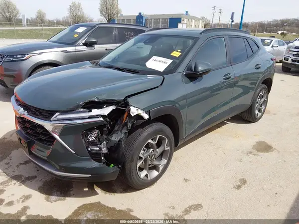 KL77LHEP2SC245276 2025 CHEVROLET TRAX - Image 2