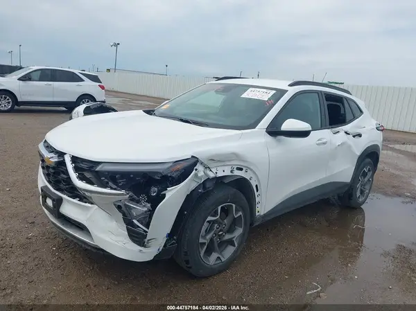 KL77LHEP2SC248498 2025 CHEVROLET TRAX - Image 2