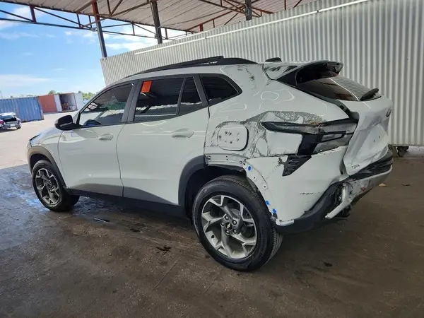 KL77LHEP2SC258495 2025 CHEVROLET TRAX - Image 2
