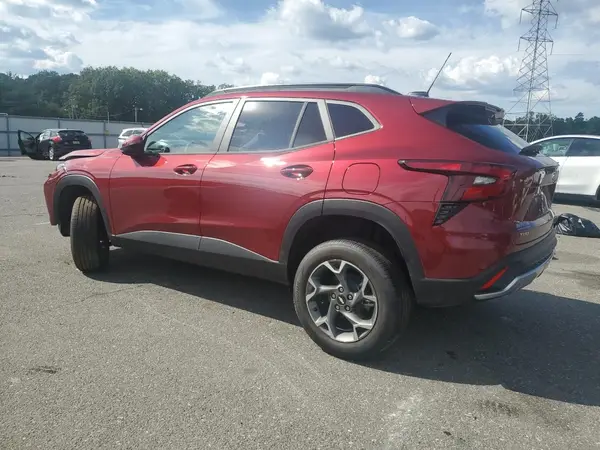 KL77LHEP2SC266161 2025 CHEVROLET TRAX - Image 2