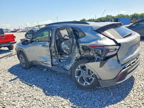 KL77LHEP2SC301636 2025 CHEVROLET TRAX - Image 2
