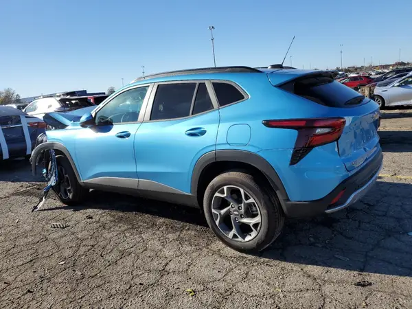 KL77LHEP2SC316718 2025 CHEVROLET TRAX - Image 2