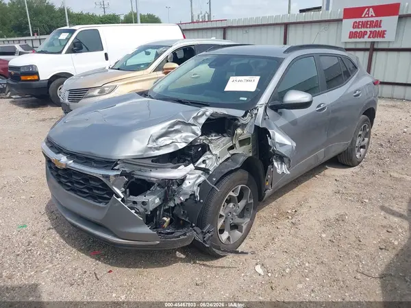 KL77LHEP2TC022026 2026 CHEVROLET TRAX - Image 2