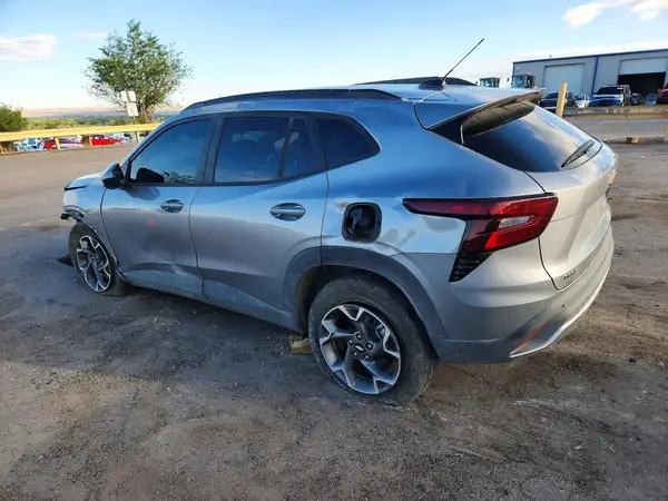 KL77LHEP2TC026545 2026 CHEVROLET TRAX - Image 2