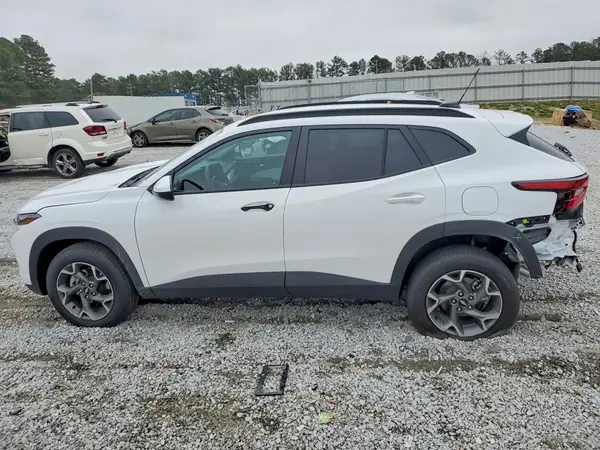 KL77LHEP2TC035777 2026 CHEVROLET TRAX - Image 2