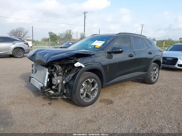 KL77LHEP2TC051123 2026 CHEVROLET TRAX - Image 2