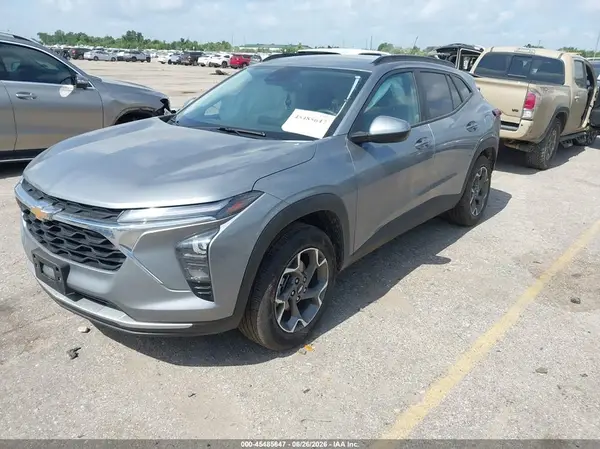 KL77LHEP2TC064499 2026 CHEVROLET TRAX - Image 2