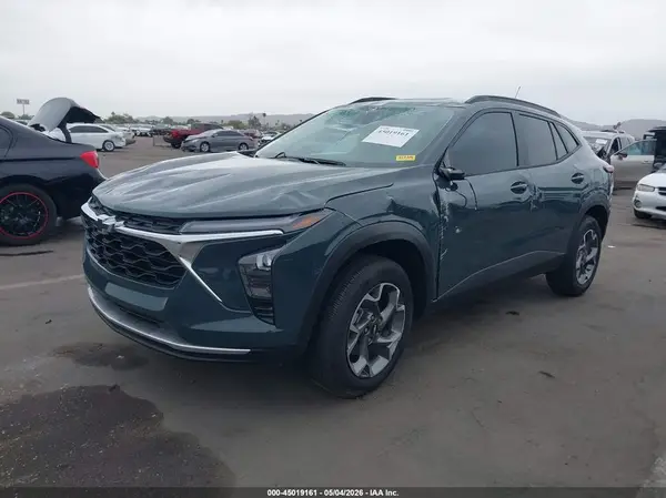 KL77LHEP2TC091248 2026 CHEVROLET TRAX - Image 2