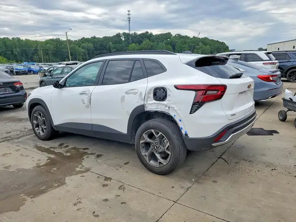 KL77LHEP2TC102863 2026 CHEVROLET TRAX - Image 2