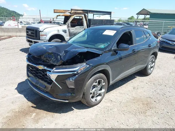 KL77LHEP2TC138729 2026 CHEVROLET TRAX - Image 2