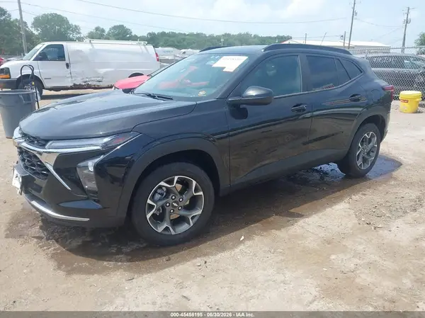 KL77LHEP2TC140383 2026 CHEVROLET TRAX - Image 2