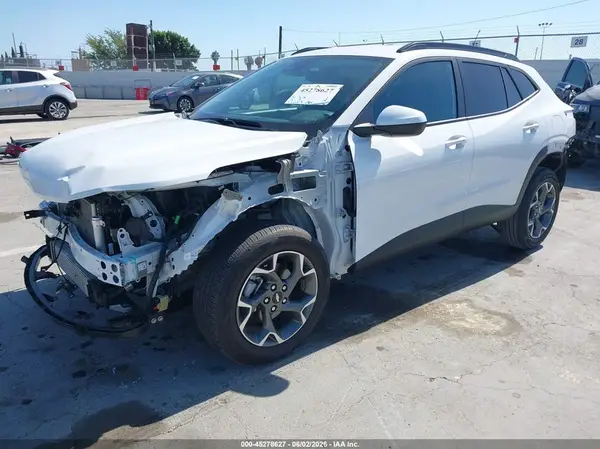 KL77LHEP3SC020395 2025 CHEVROLET TRAX - Image 2