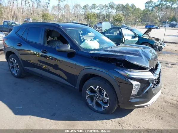 KL77LHEP3SC023152 2025 CHEVROLET TRAX - Image 1