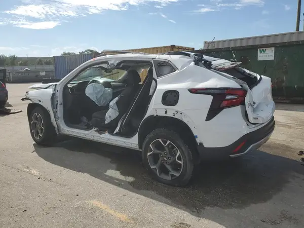 KL77LHEP3SC023961 2025 CHEVROLET TRAX - Image 2