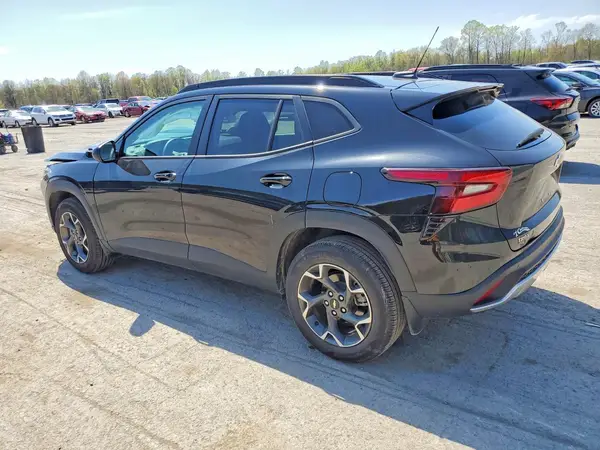 KL77LHEP3SC026844 2025 CHEVROLET TRAX - Image 2