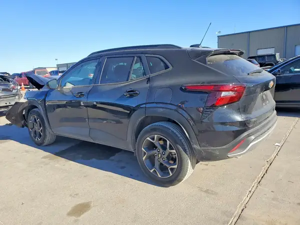 KL77LHEP3SC031235 2025 CHEVROLET TRAX - Image 2