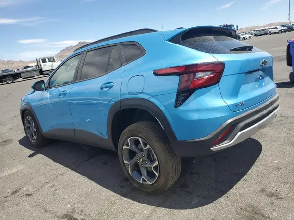 KL77LHEP3SC039254 2025 CHEVROLET TRAX - Image 2