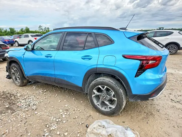 KL77LHEP3SC046754 2025 CHEVROLET TRAX - Image 2
