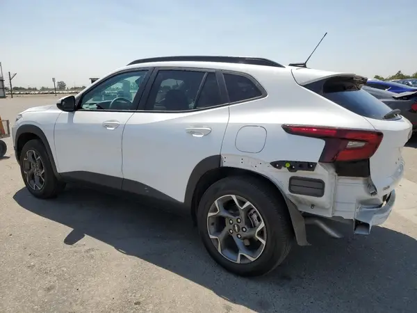 KL77LHEP3SC056345 2025 CHEVROLET TRAX - Image 2