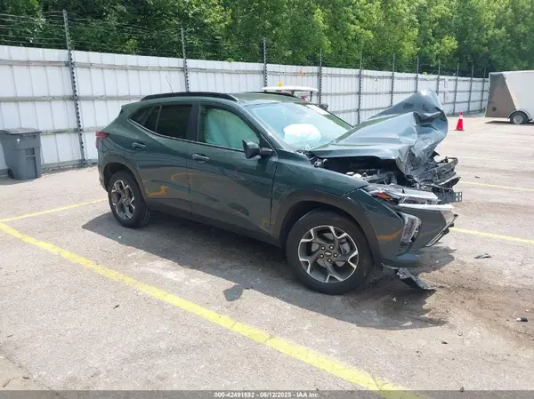 KL77LHEP3SC056815 2025 CHEVROLET TRAX - Image 1