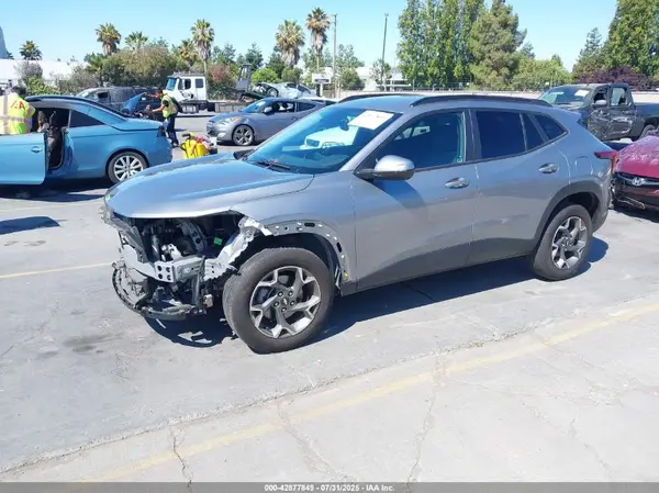 KL77LHEP3SC059259 2025 CHEVROLET TRAX - Image 2