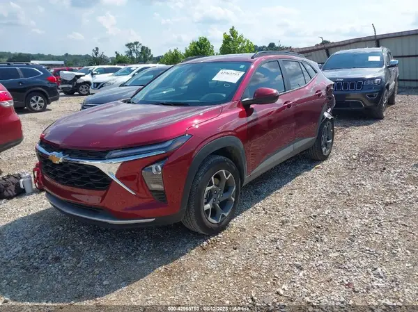 KL77LHEP3SC066079 2025 CHEVROLET TRAX - Image 2