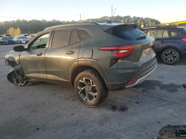 KL77LHEP3SC076269 2025 CHEVROLET TRAX - Image 2