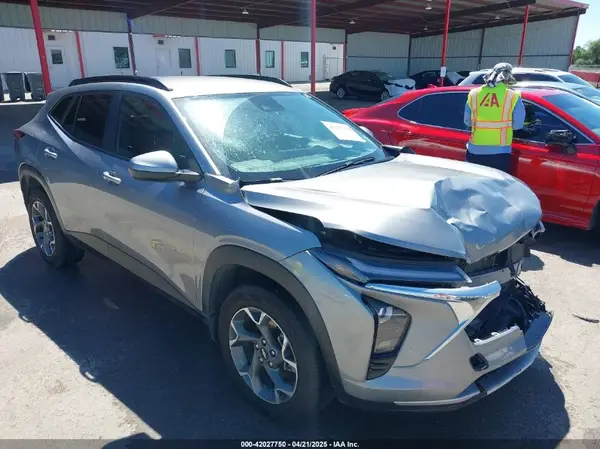 KL77LHEP3SC083741 2025 CHEVROLET TRAX - Image 1
