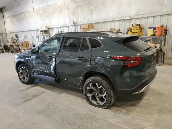 KL77LHEP3SC105110 2025 CHEVROLET TRAX - Image 2
