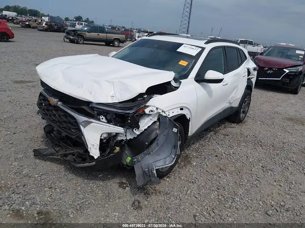 KL77LHEP3SC107181 2025 CHEVROLET TRAX - Image 2