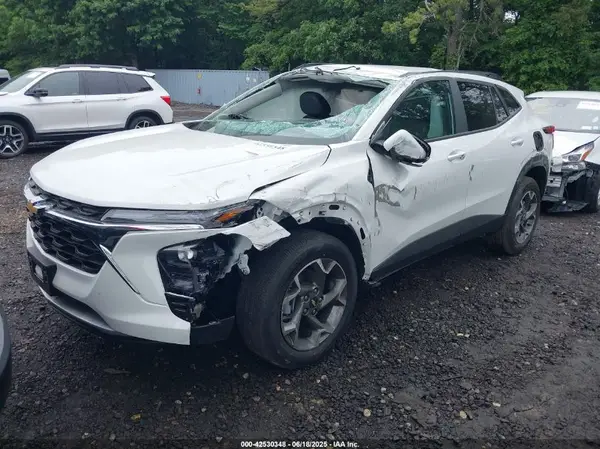 KL77LHEP3SC109092 2025 CHEVROLET TRAX - Image 2