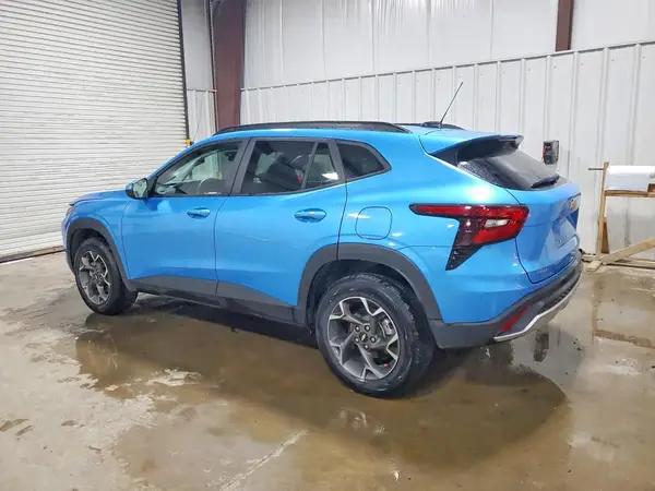 KL77LHEP3SC116236 2025 CHEVROLET TRAX - Image 2