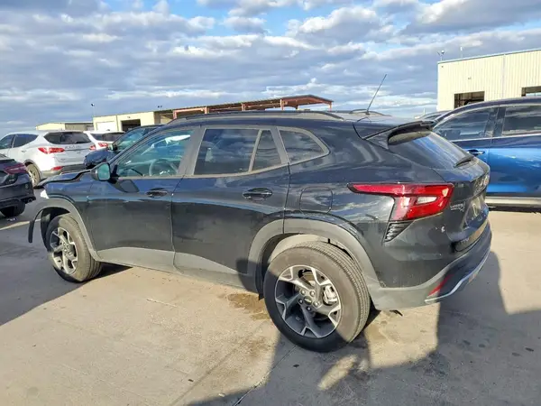 KL77LHEP3SC118715 2025 CHEVROLET TRAX - Image 2