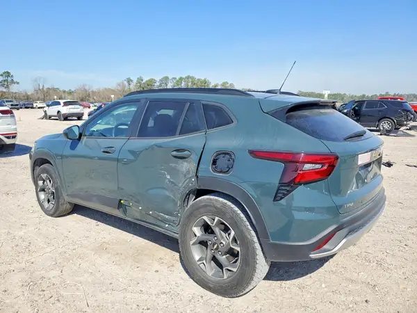 KL77LHEP3SC124269 2025 CHEVROLET TRAX - Image 2
