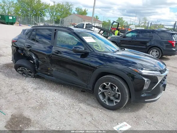 KL77LHEP3SC126412 2025 CHEVROLET TRAX - Image 1